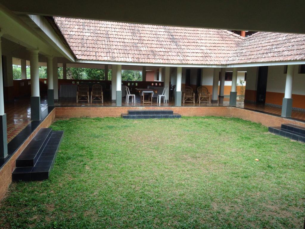 3 Hills County Kalpetta Bagian luar foto